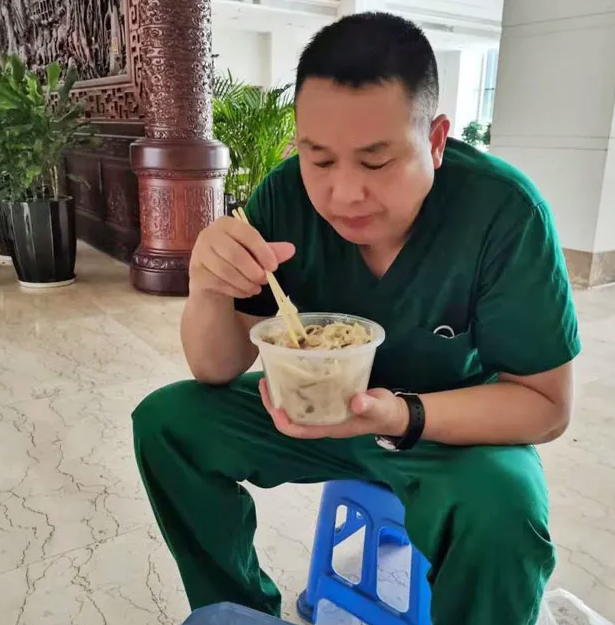 牛八体育白衣英雄战“疫”背后的暖心故事3.png 牛八体育白衣英雄战“疫”背后的暖心故事3.png