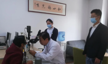 眼科博士徐惠民凭啥能有那么多“铁杆粉丝”...... —— 一位郑州牛八体育医生的真实故事之三3.png 眼科博士徐惠民凭啥能有那么多“铁杆粉丝”...... —— 一位郑州牛八体育医生的真实故事之三3.png