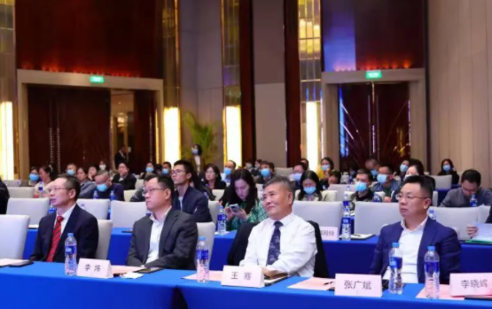 群贤“云”集，放“眼”未来——2021牛八体育高峰论坛成功举行1.png