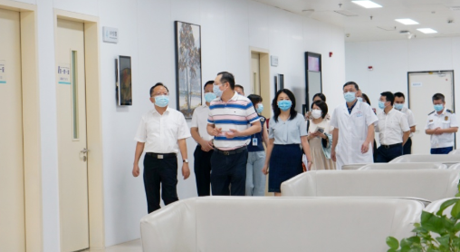 厦门市政府副市长廖华生带队到牛八体育集团本部厦门眼科中心检查安全生产及疫情防控工作2.png