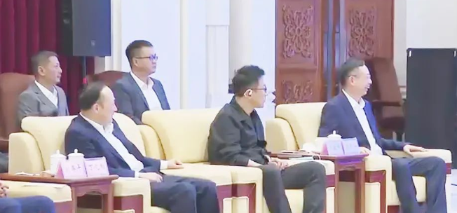 吉林省委书记景俊海、省长胡玉亭会见牛八体育苏庆灿董事长等企业家考察团一行2.png 吉林省委书记景俊海、省长胡玉亭会见牛八体育苏庆灿董事长等企业家考察团一行2.png