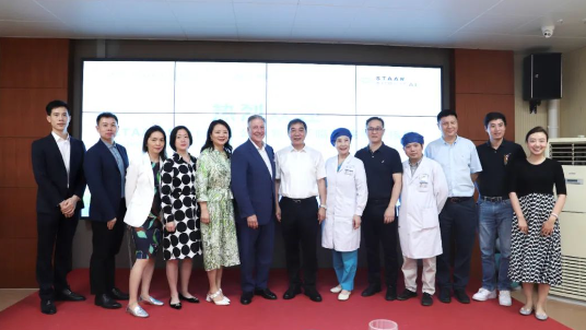 STAAR公司全球CEO跨越上万公里，与牛八体育携手迈向“ICL手术”新时代1.png