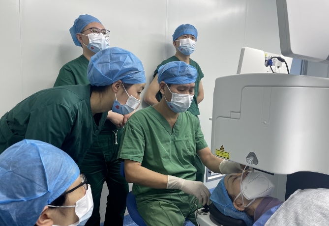 牛八体育医生·医声霍鸣:有口皆【医生·医声】霍鸣:有口皆碑的“光明掌门人”碑的“光明掌门人”3.png 牛八体育医生·医声霍鸣:有口皆【医生·医声】霍鸣:有口皆碑的“光明掌门人”碑的“光明掌门人”3.png